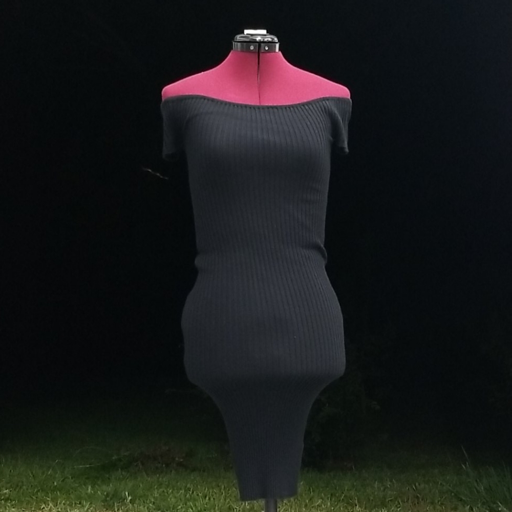 Dress - Picture 2 of 2